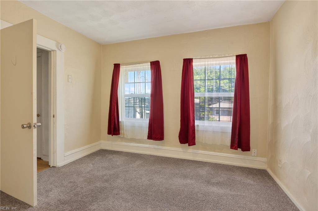 1110 35th St Property Photo 18