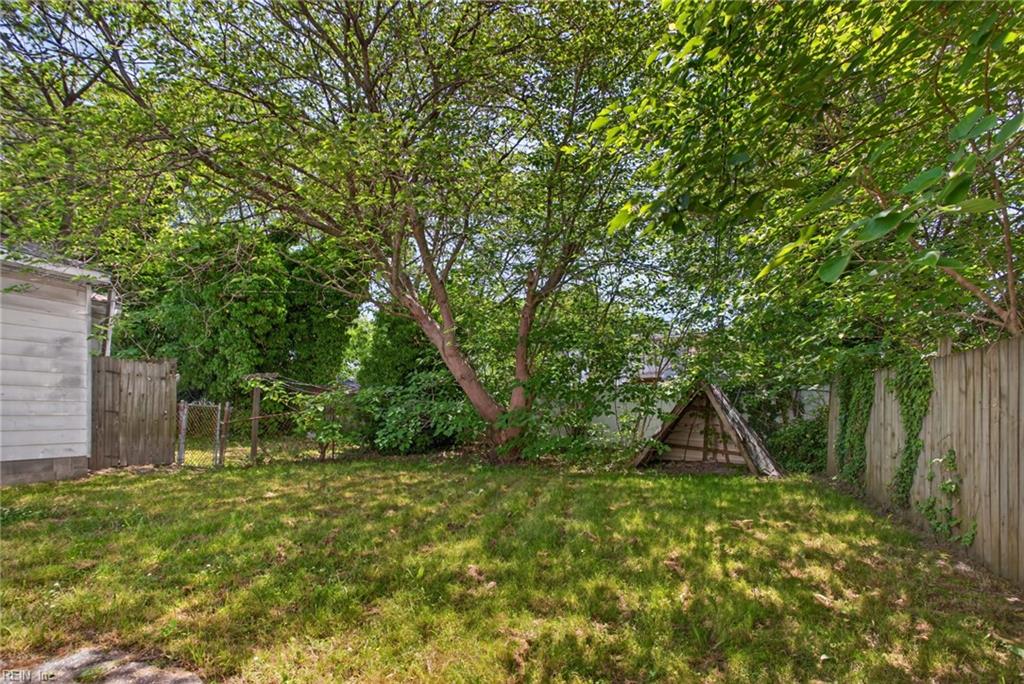 1110 35th St Property Photo 19