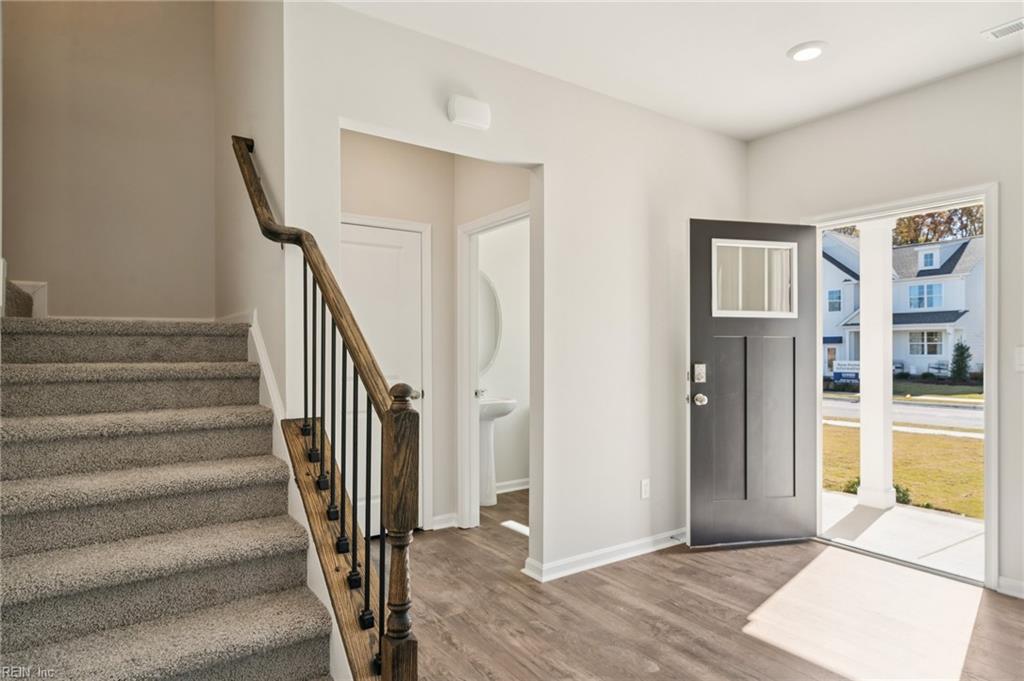 1007 Eastport Pl Property Photo 5