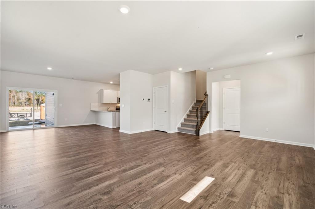 1007 Eastport Pl Property Photo 8