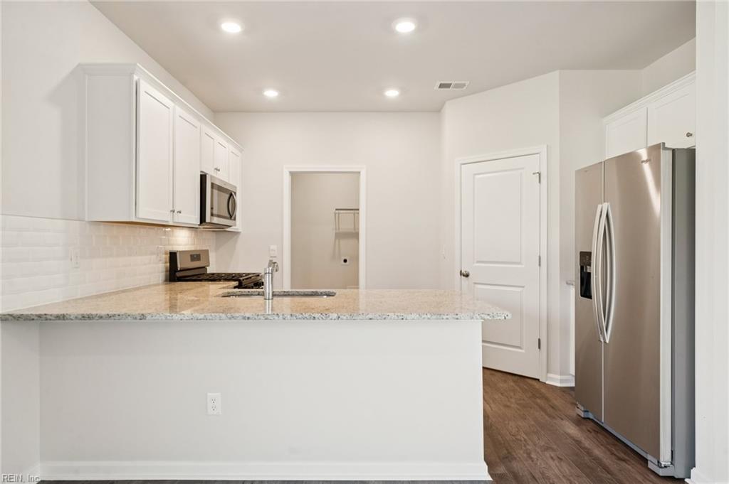 1007 Eastport Pl Property Photo 12