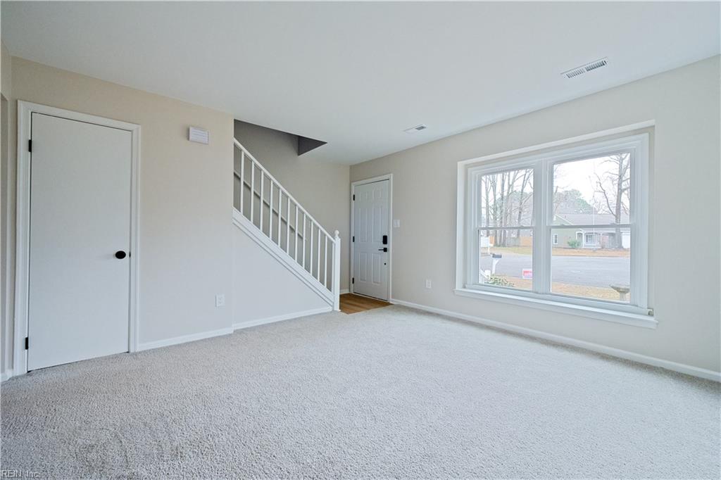 171 King Richard Pl Property Photo 2