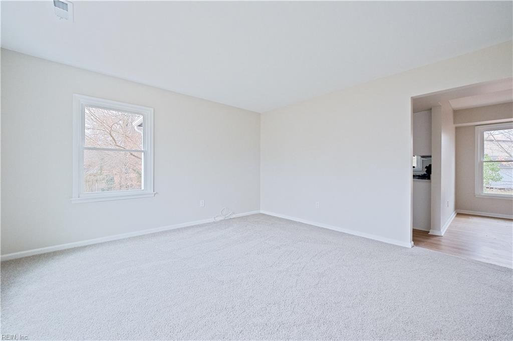 171 King Richard Pl Property Photo 3