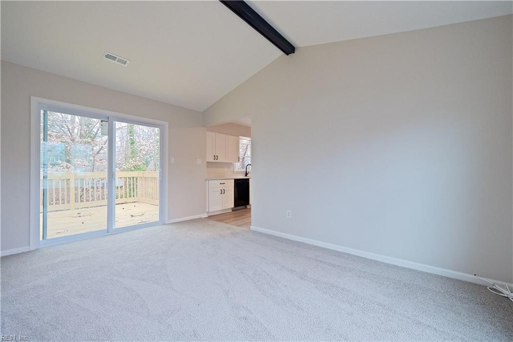 171 King Richard Pl Property Photo 9