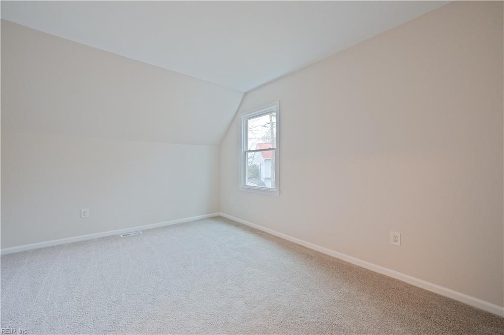 171 King Richard Pl Property Photo 17
