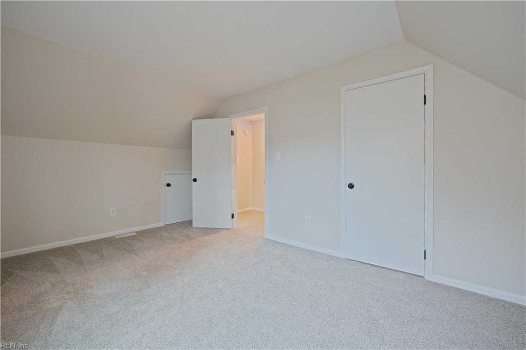 171 King Richard Pl Property Photo 18