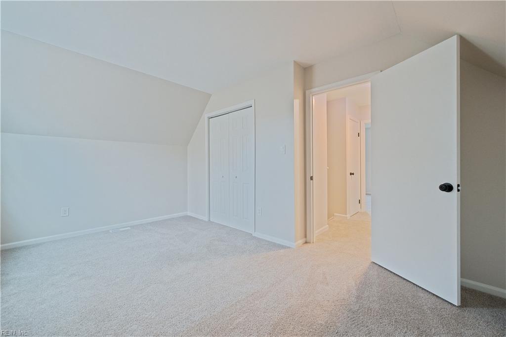 171 King Richard Pl Property Photo 19