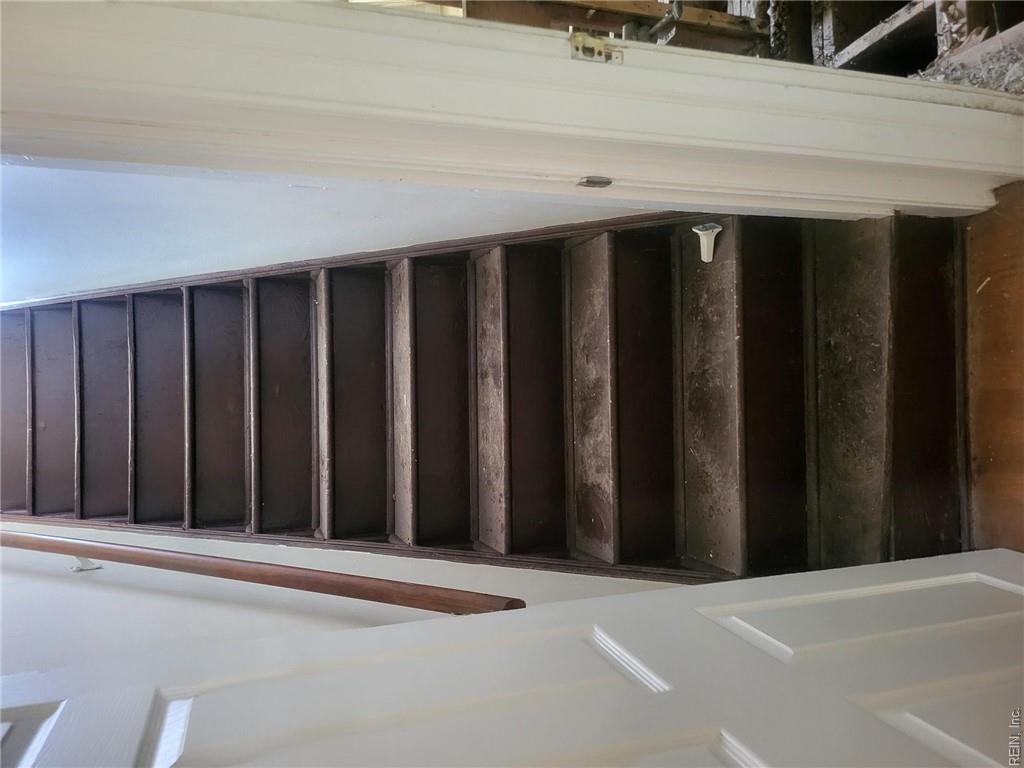 415 Hampton Roads Ave Property Photo 17