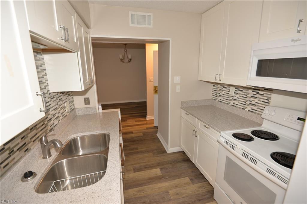 3288 Page Ave Property Photo 17