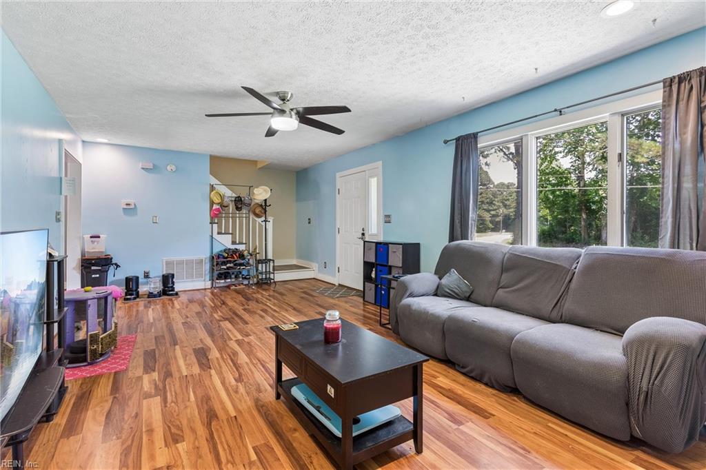 7322 Wellford Ln Property Photo 6