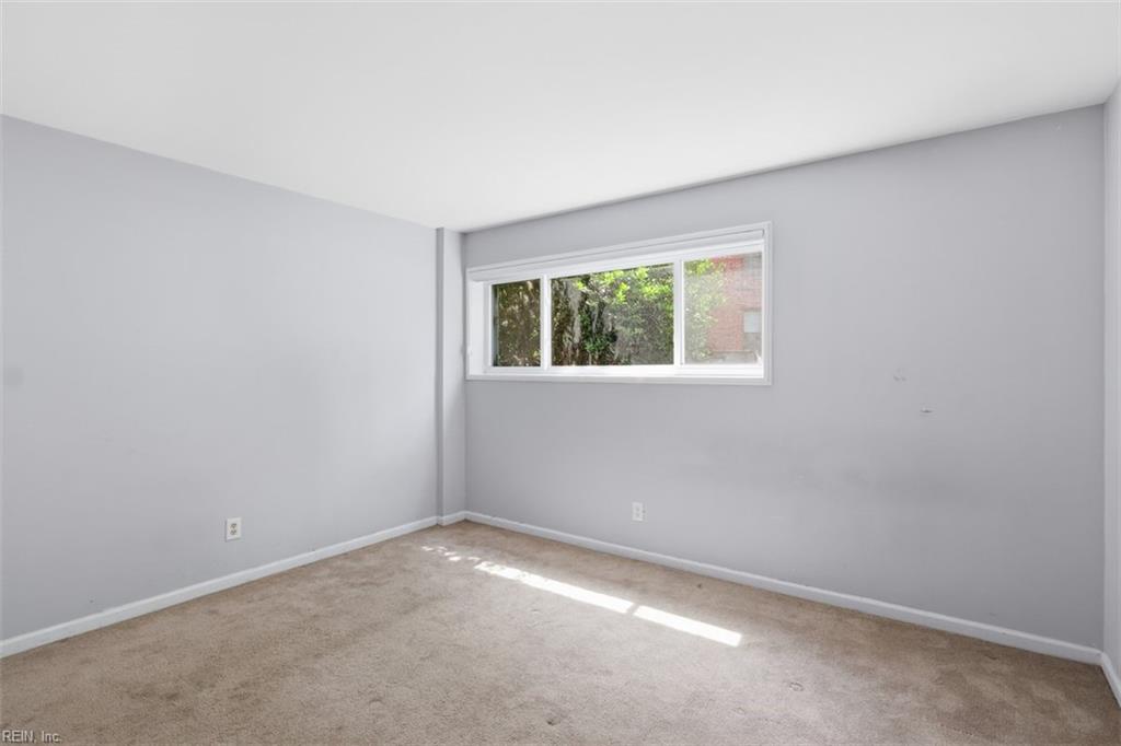 1024 Gates Ave Property Photo 21