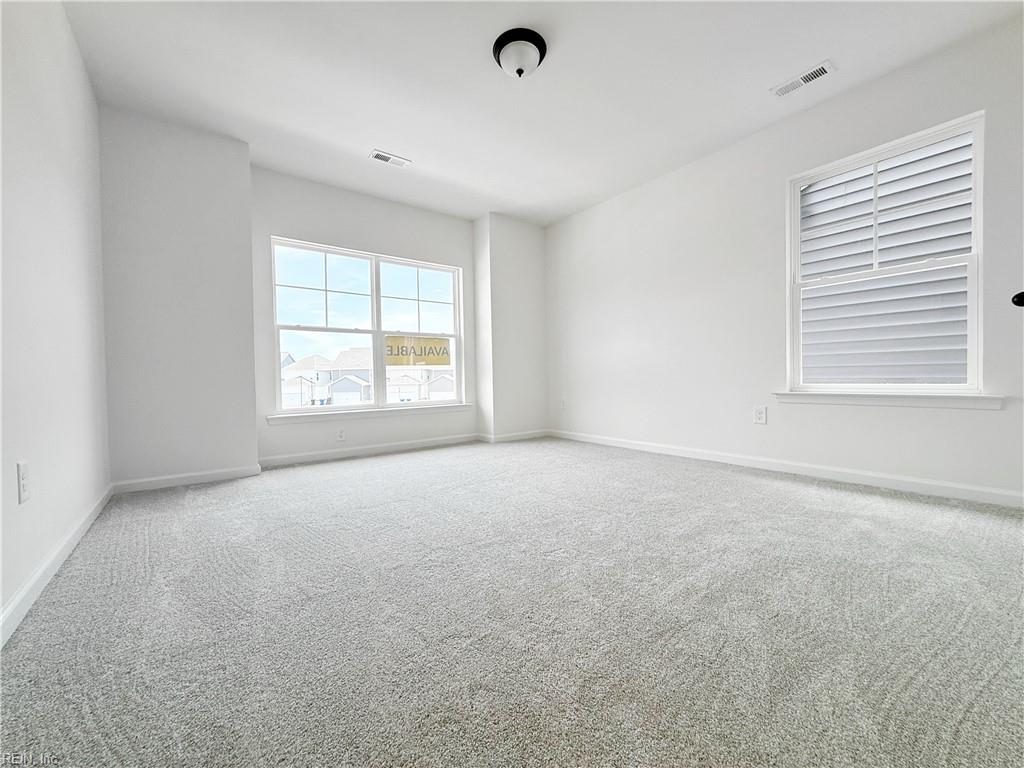 1527 Waltham Ln Property Photo 11