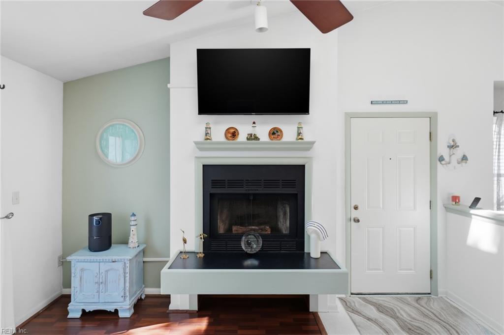 2410 Loran Ct Property Photo 6