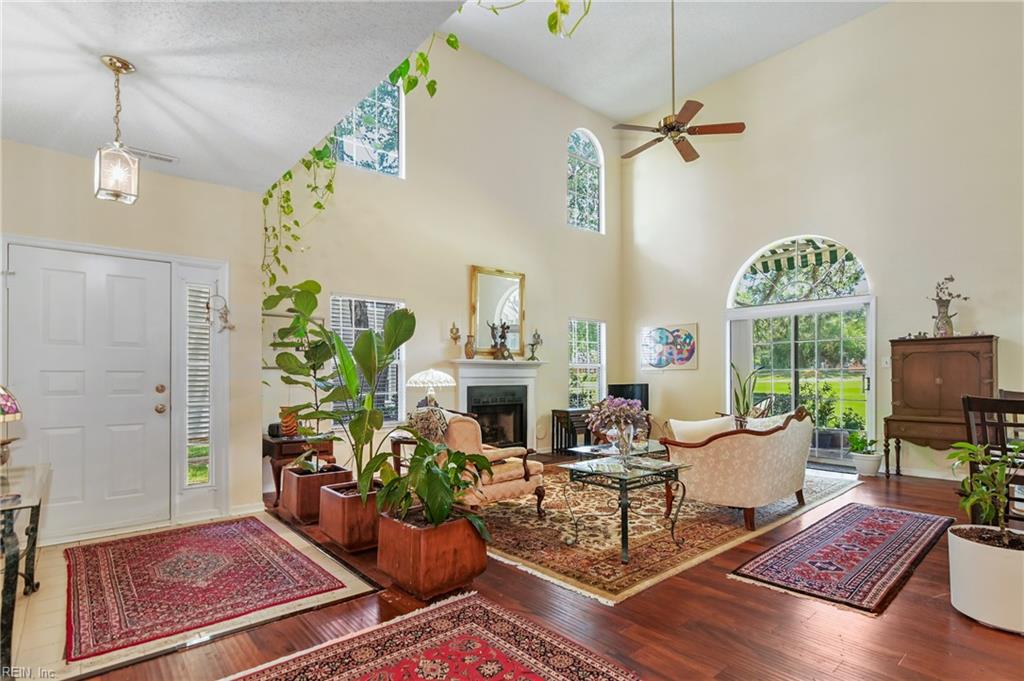 1137 Cypress Point Way Property Photo 7