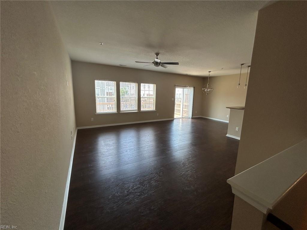 4933 Travertine Ave Property Photo 6