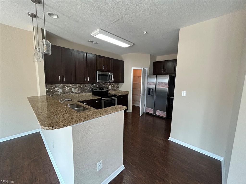 4933 Travertine Ave Property Photo 8