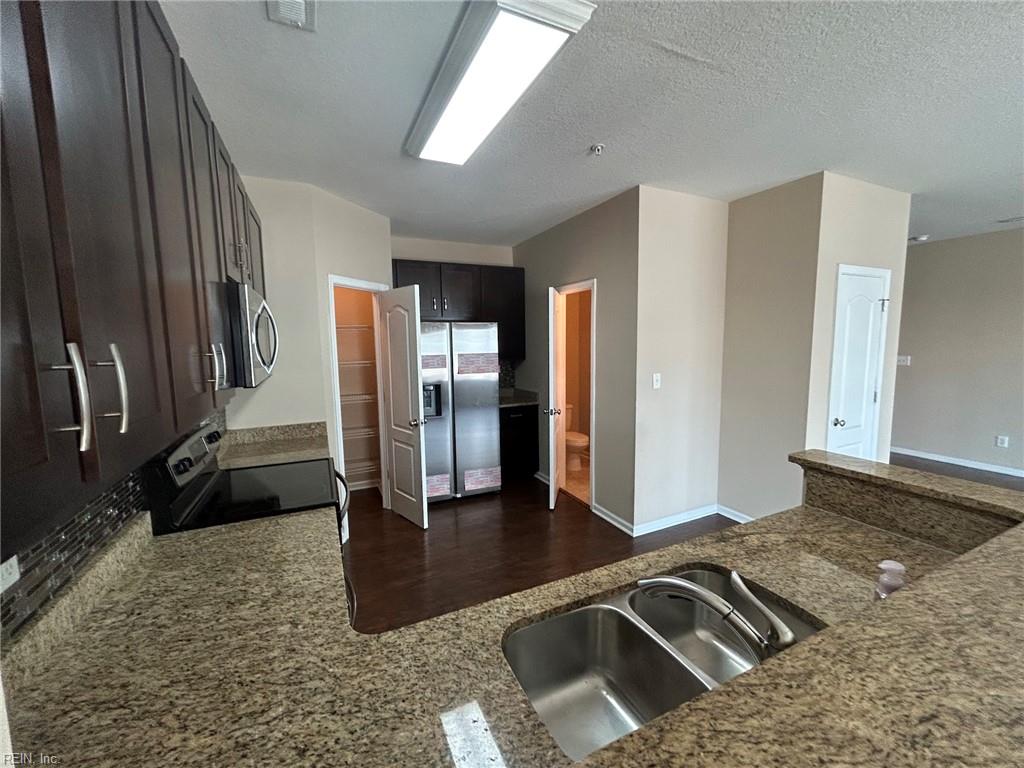4933 Travertine Ave Property Photo 9