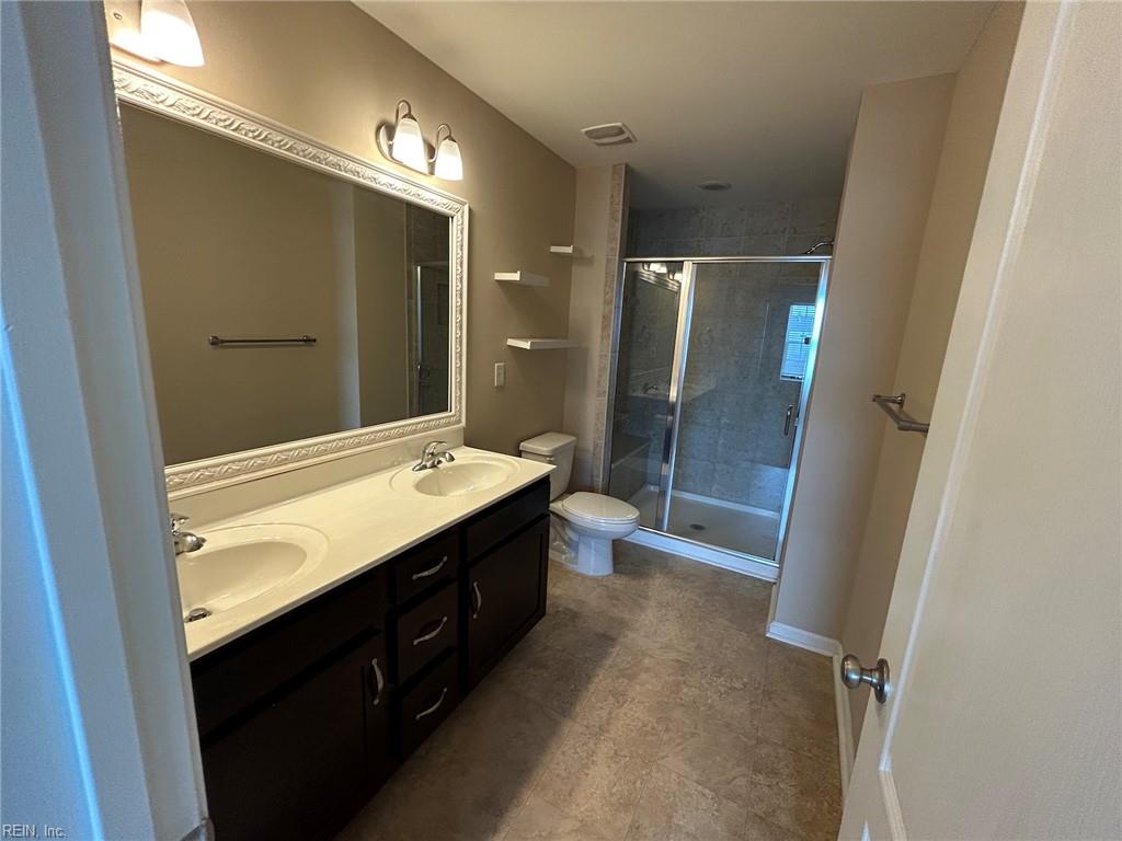 4933 Travertine Ave Property Photo 23