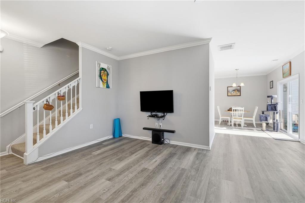 4376 Turnworth Arch Property Photo 8