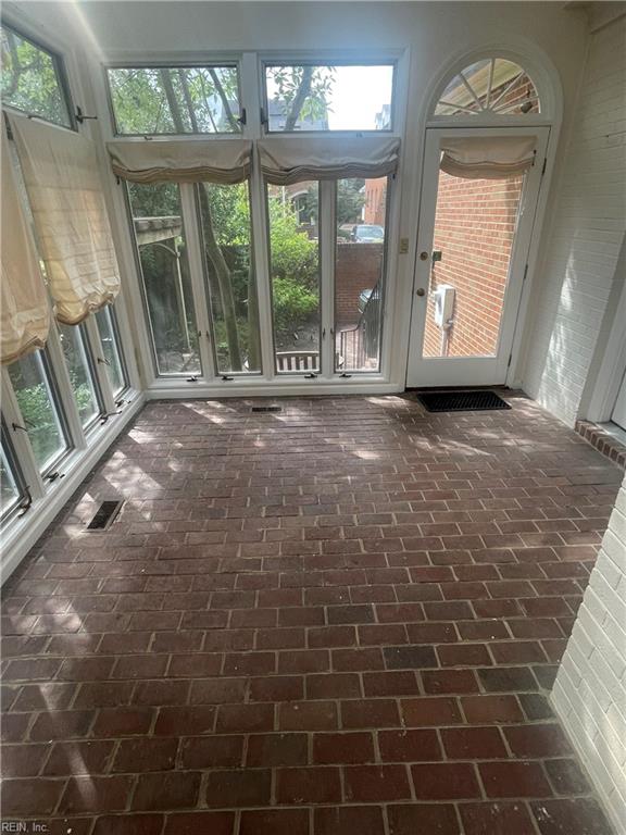 625 Mowbray Arch Property Photo 22