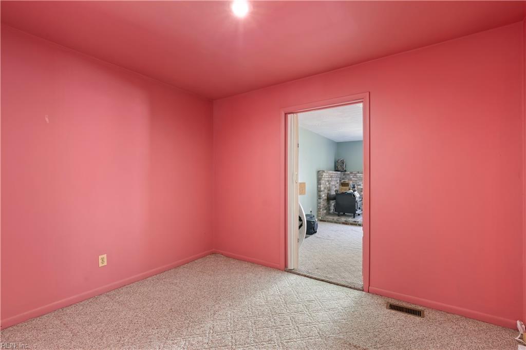 121 Settlers Landing Rd Property Photo 3