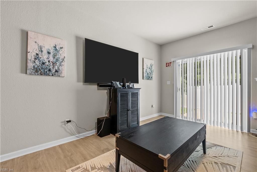 200 Seasons Cir Property Photo 16