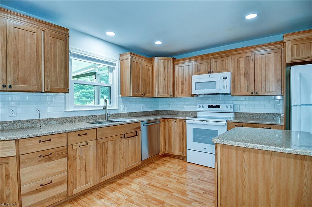 858 Waters Rd Property Photo 11