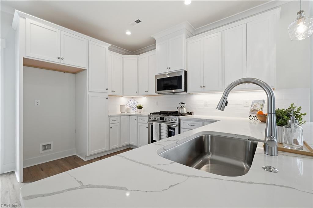 514 25 1/2 St Property Photo 11