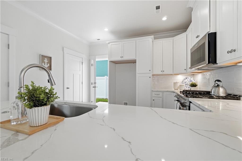 514 25 1/2 St Property Photo 13