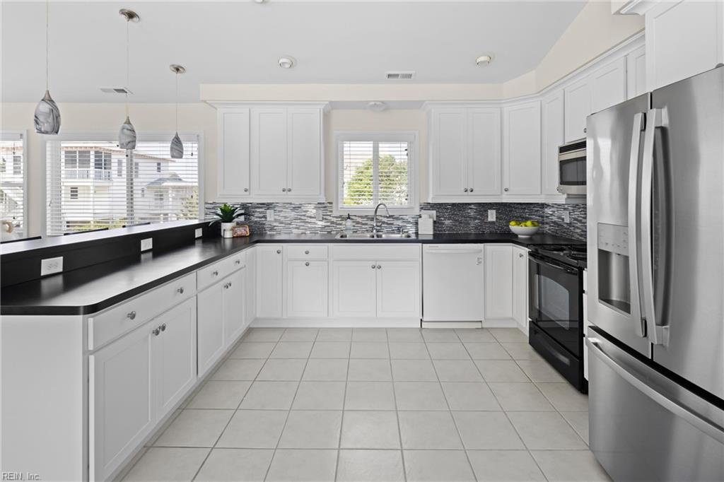 2737 Sandfiddler Rd Property Photo 11
