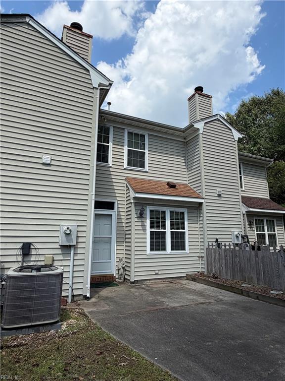 709 Montrose Ct Property Photo 2