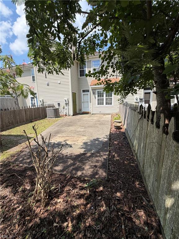 709 Montrose Ct Property Photo 3