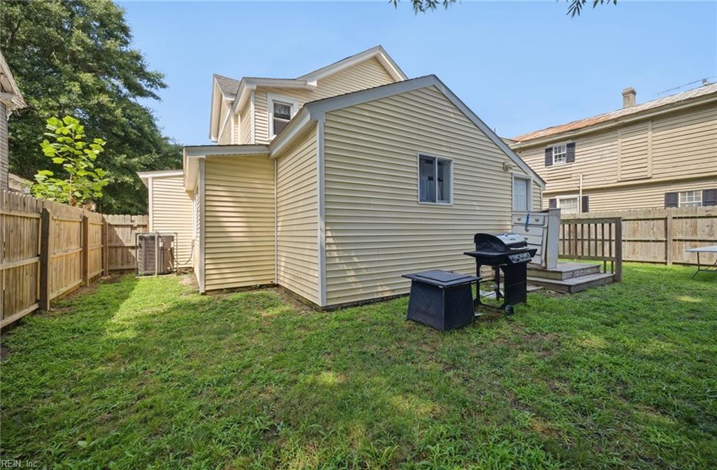 211 Central Ave Property Photo 32