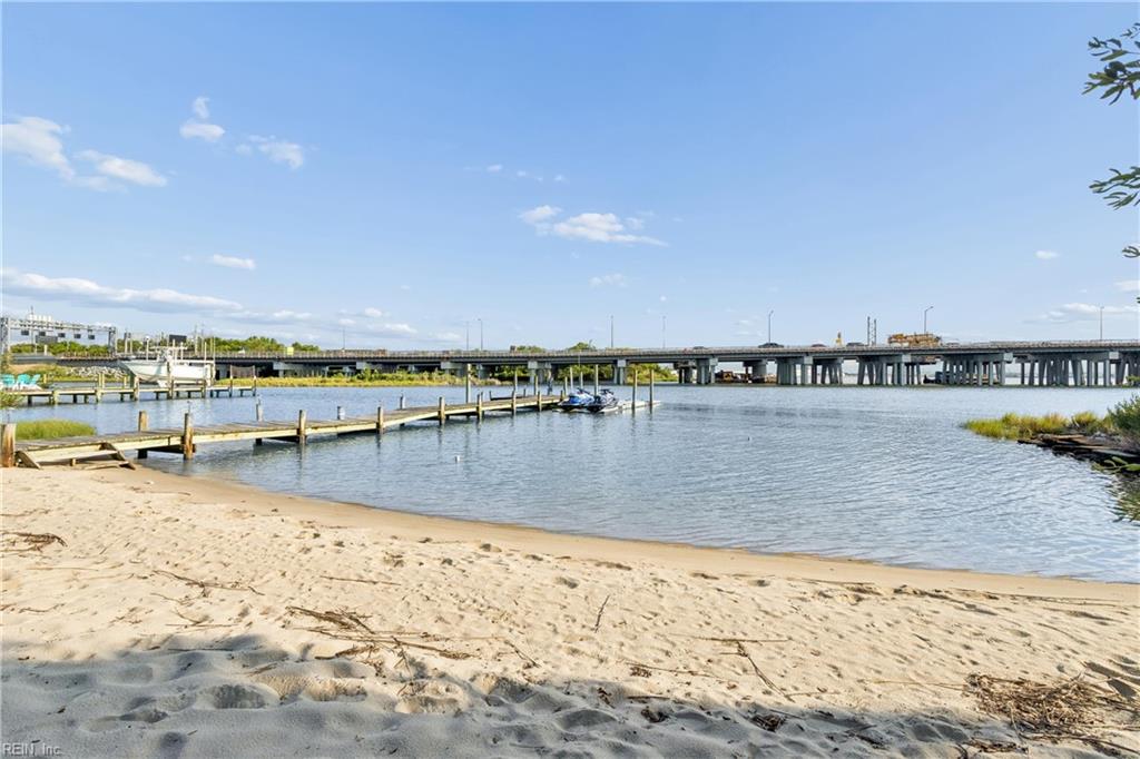 759 Ocean View Ave W Property Photo 3