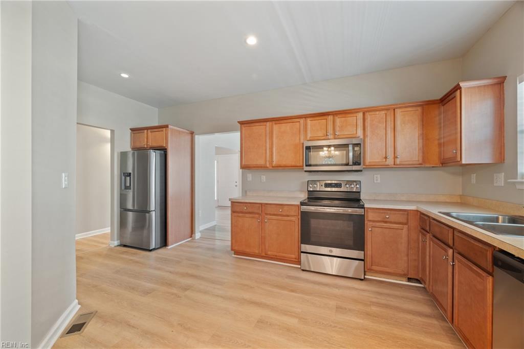 318 W 31st St Property Photo 11