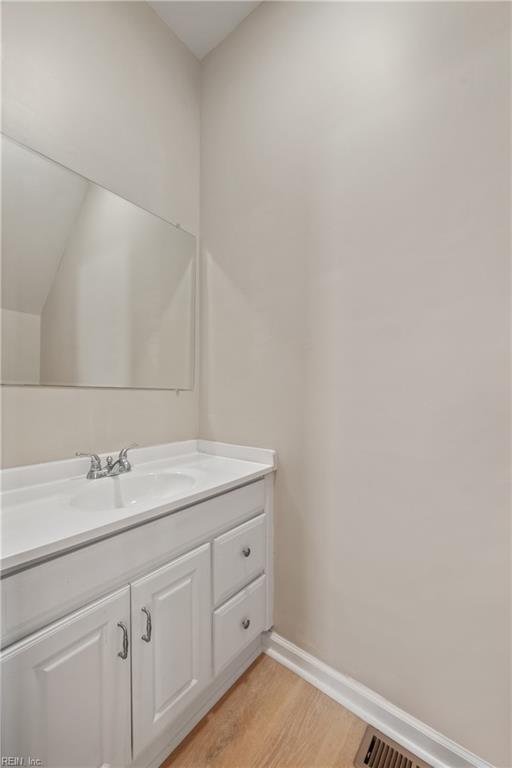 318 W 31st St Property Photo 15