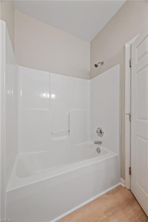 318 W 31st St Property Photo 16