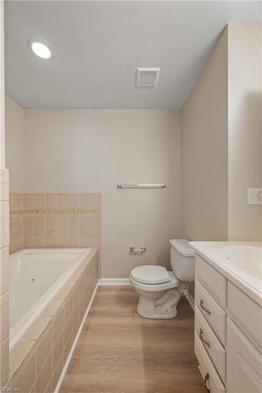 318 W 31st St Property Photo 33