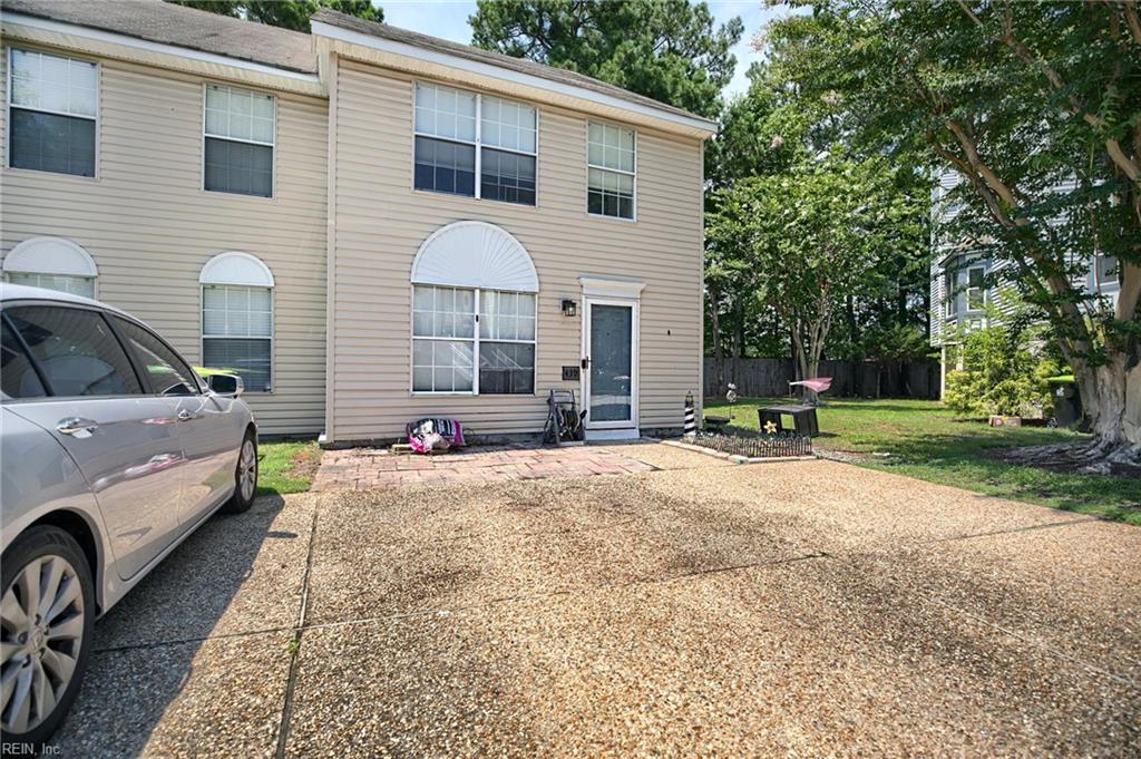 439 Eureka Loop Property Photo 2