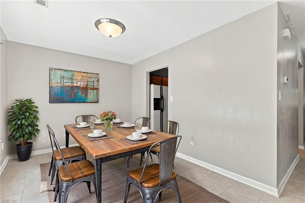 439 Eureka Loop Property Photo 4