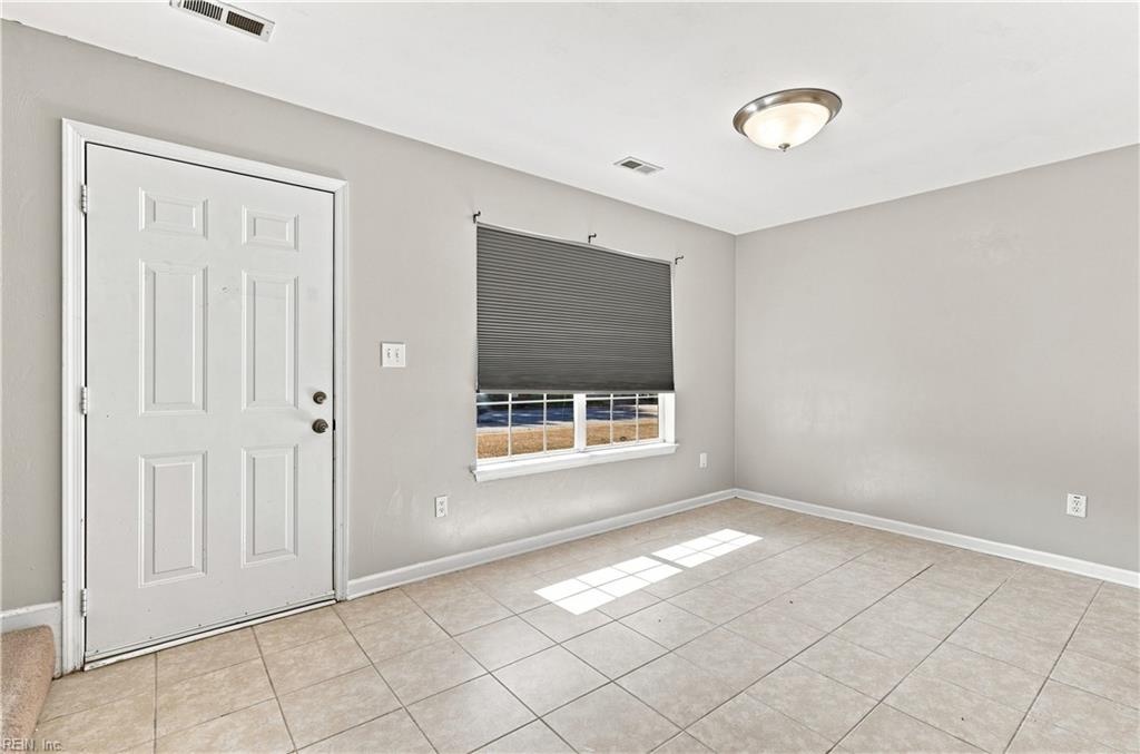 439 Eureka Loop Property Photo 5