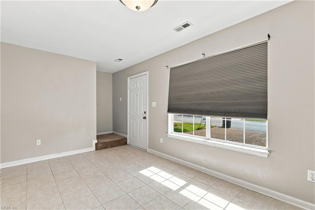 439 Eureka Loop Property Photo 6