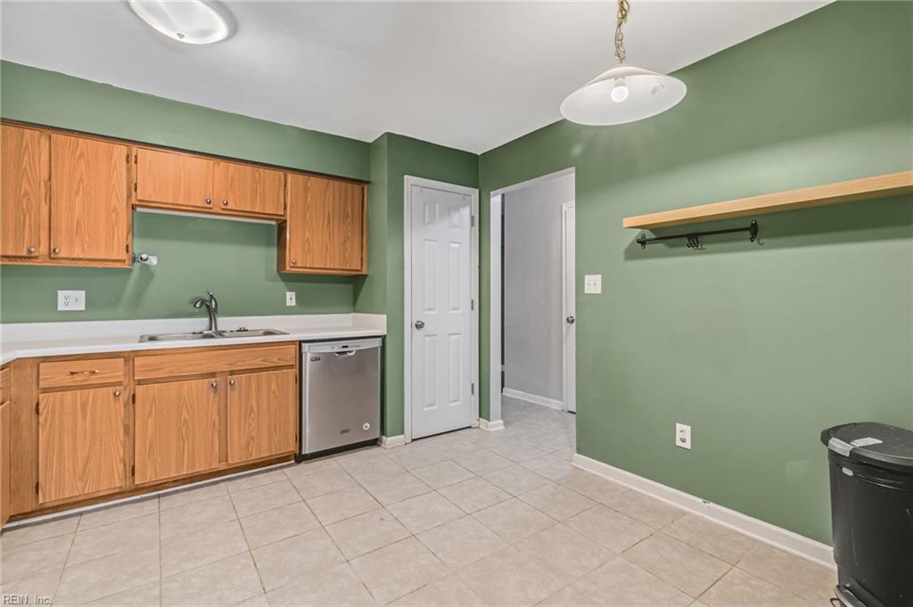 439 Eureka Loop Property Photo 8