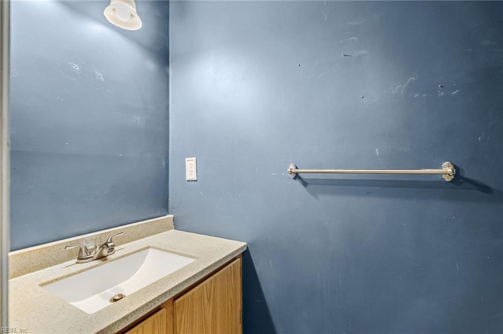 439 Eureka Loop Property Photo 9