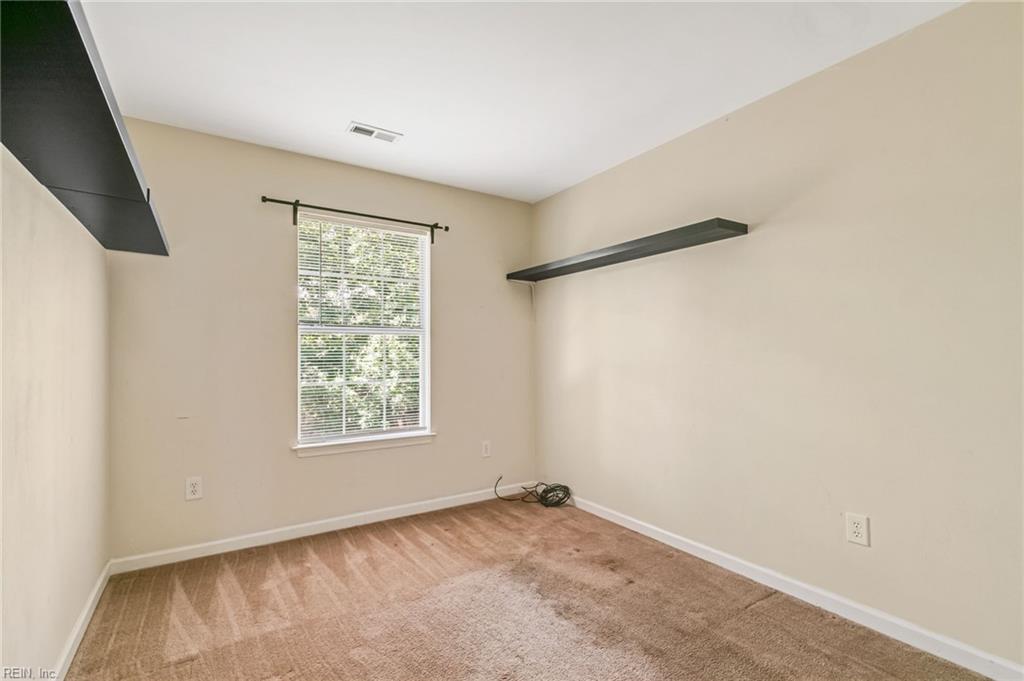 439 Eureka Loop Property Photo 13