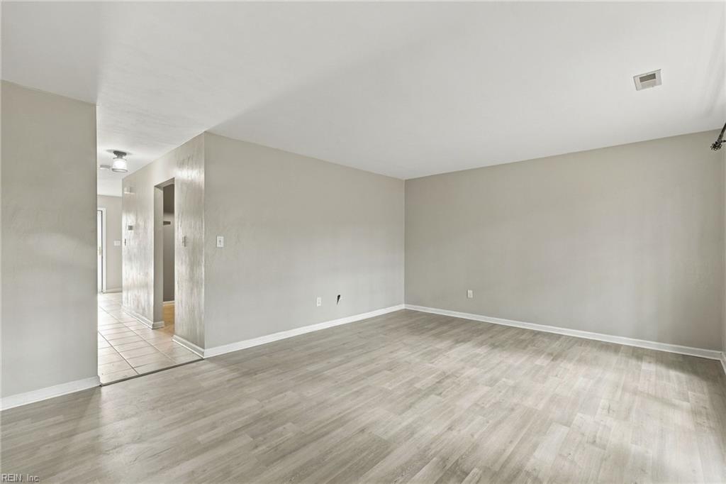 439 Eureka Loop Property Photo 18