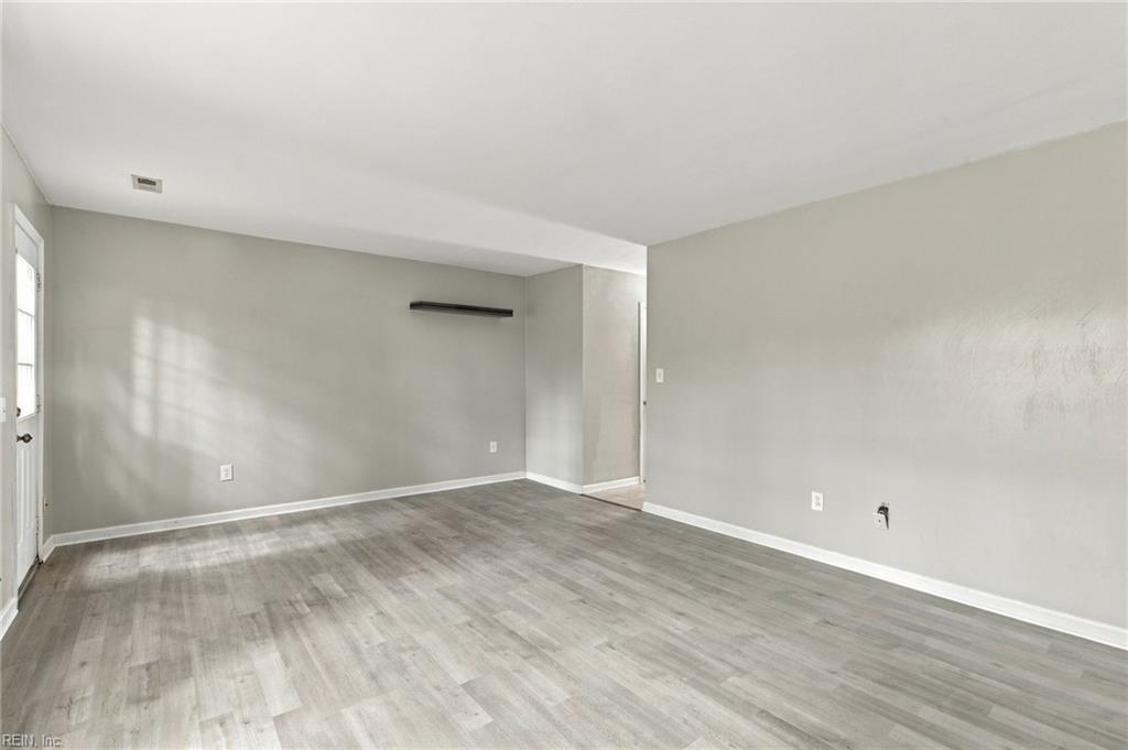 439 Eureka Loop Property Photo 19