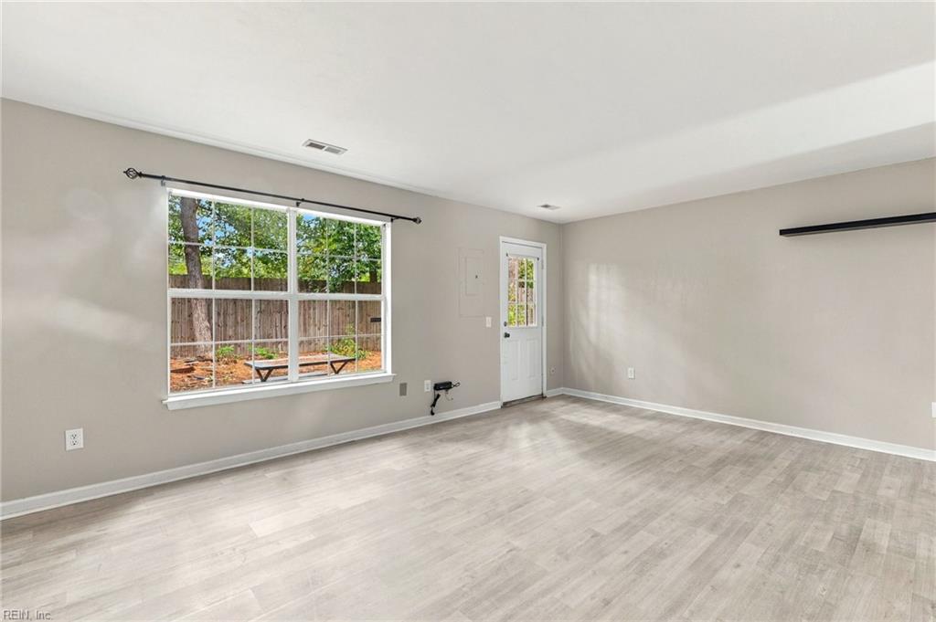 439 Eureka Loop Property Photo 20