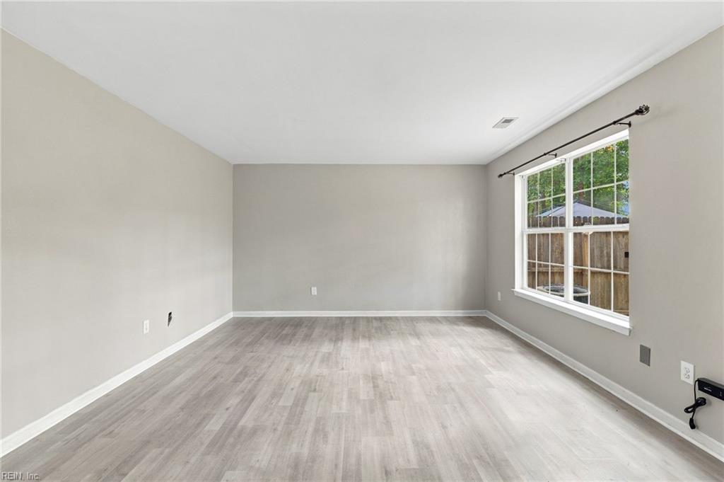 439 Eureka Loop Property Photo 21