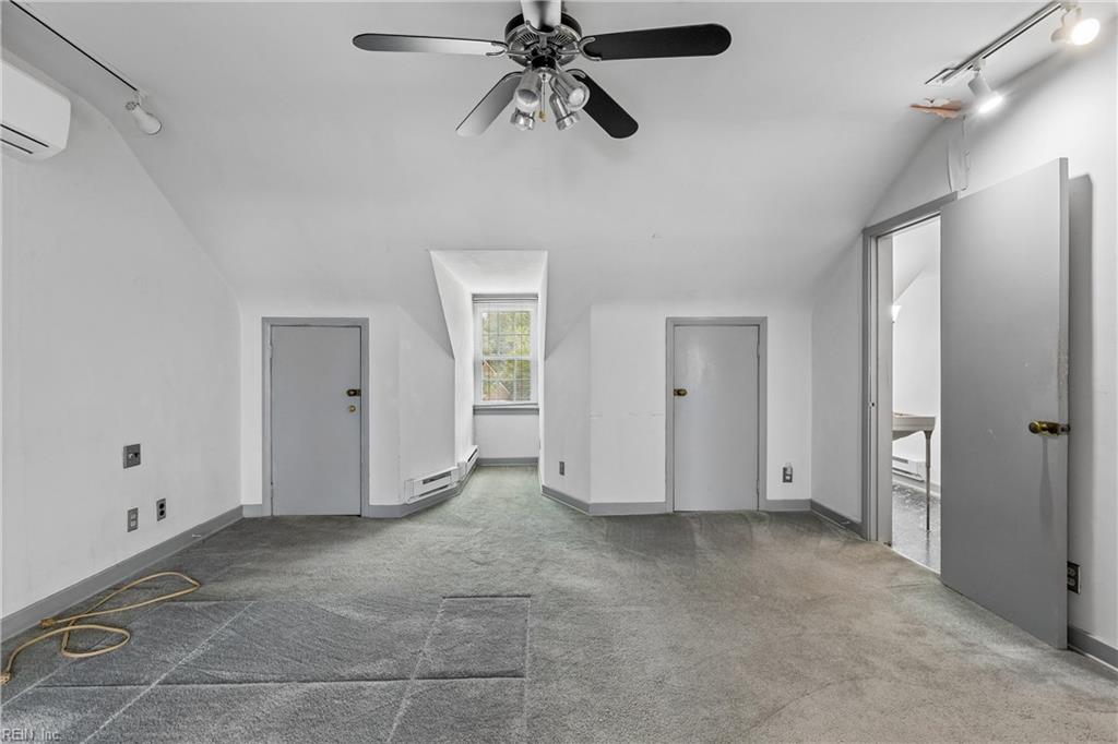 211 Hilton Ter Property Photo 13
